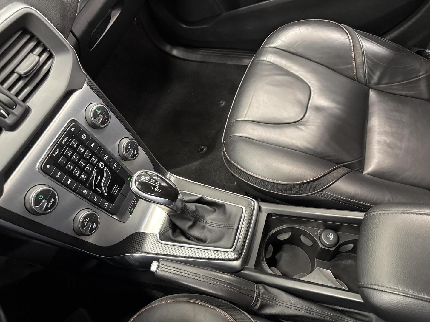 VOLVO V40 2015