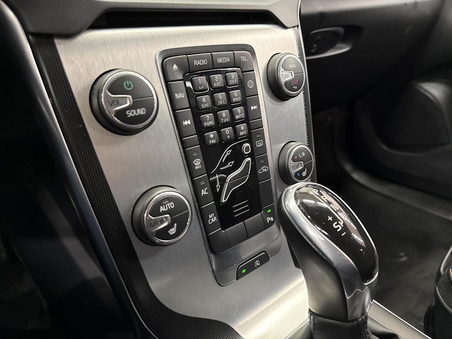 VOLVO V40 2015