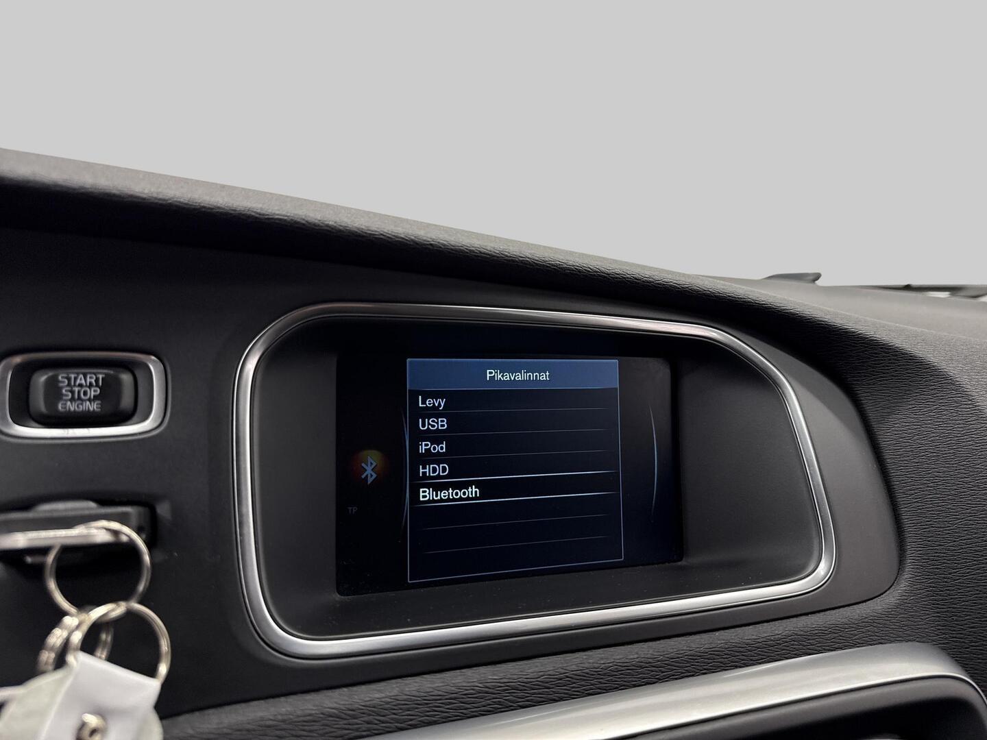 VOLVO V40 2015