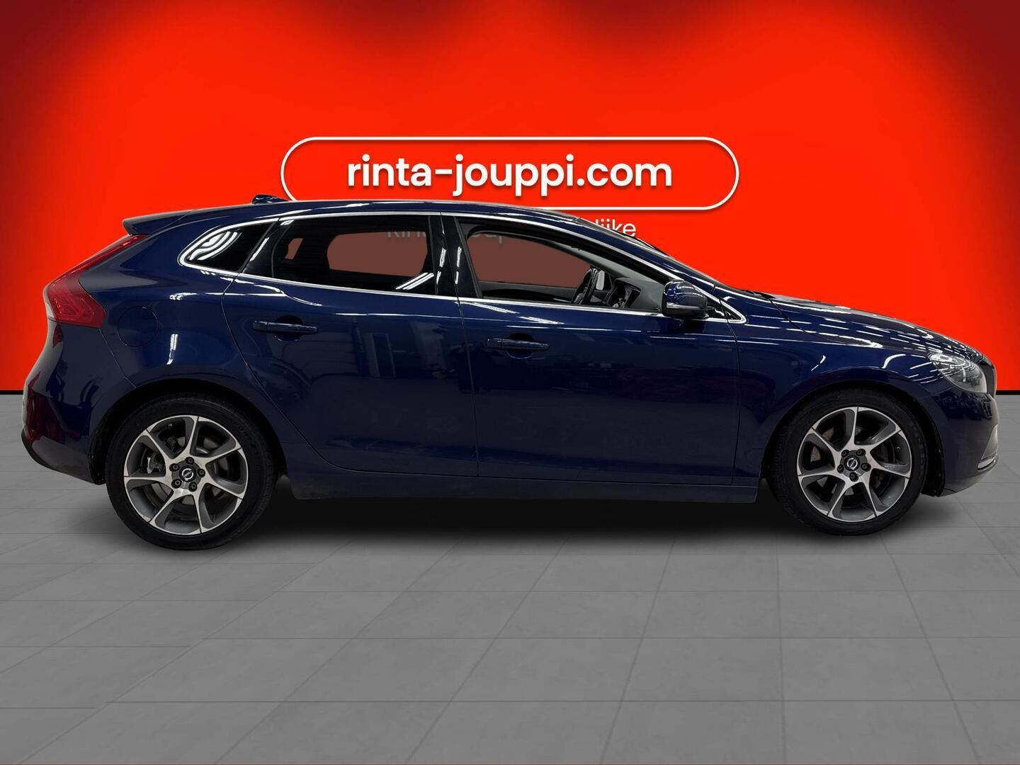 VOLVO V40 2015