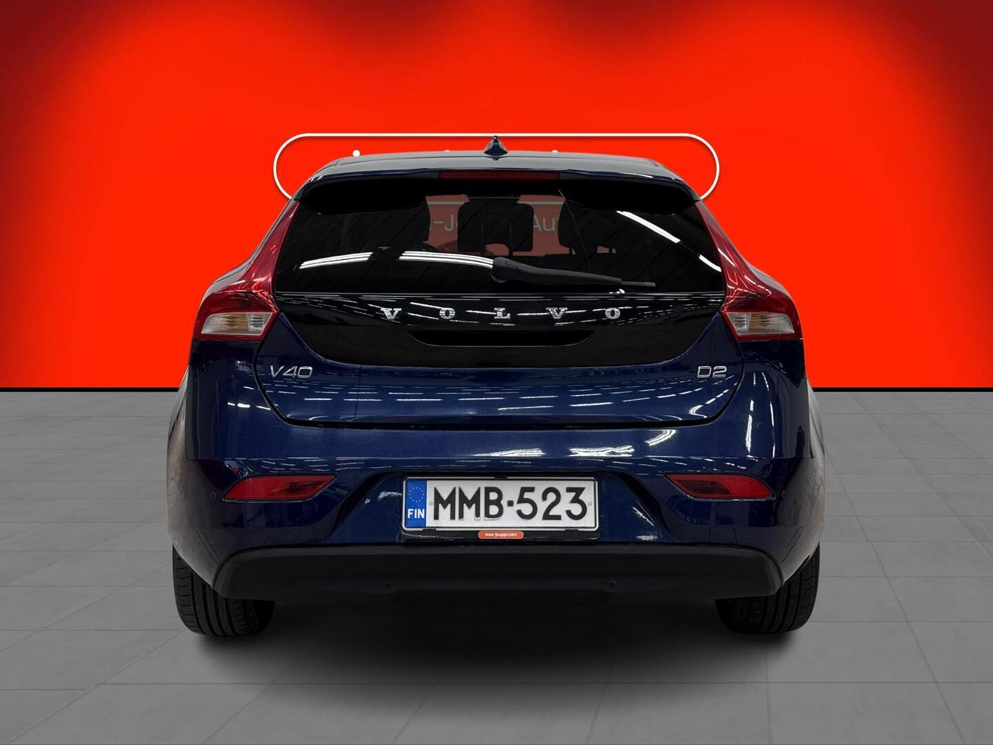 VOLVO V40 2015