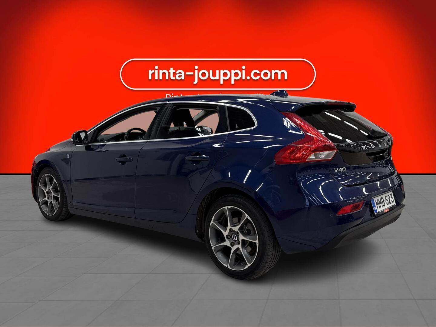VOLVO V40 2015