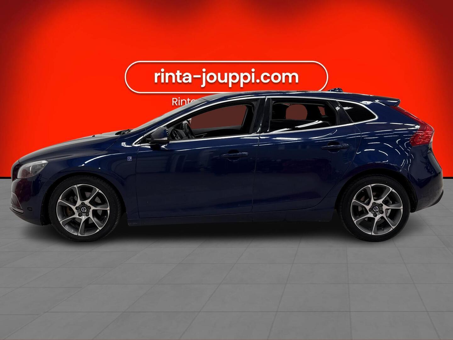 VOLVO V40 2015