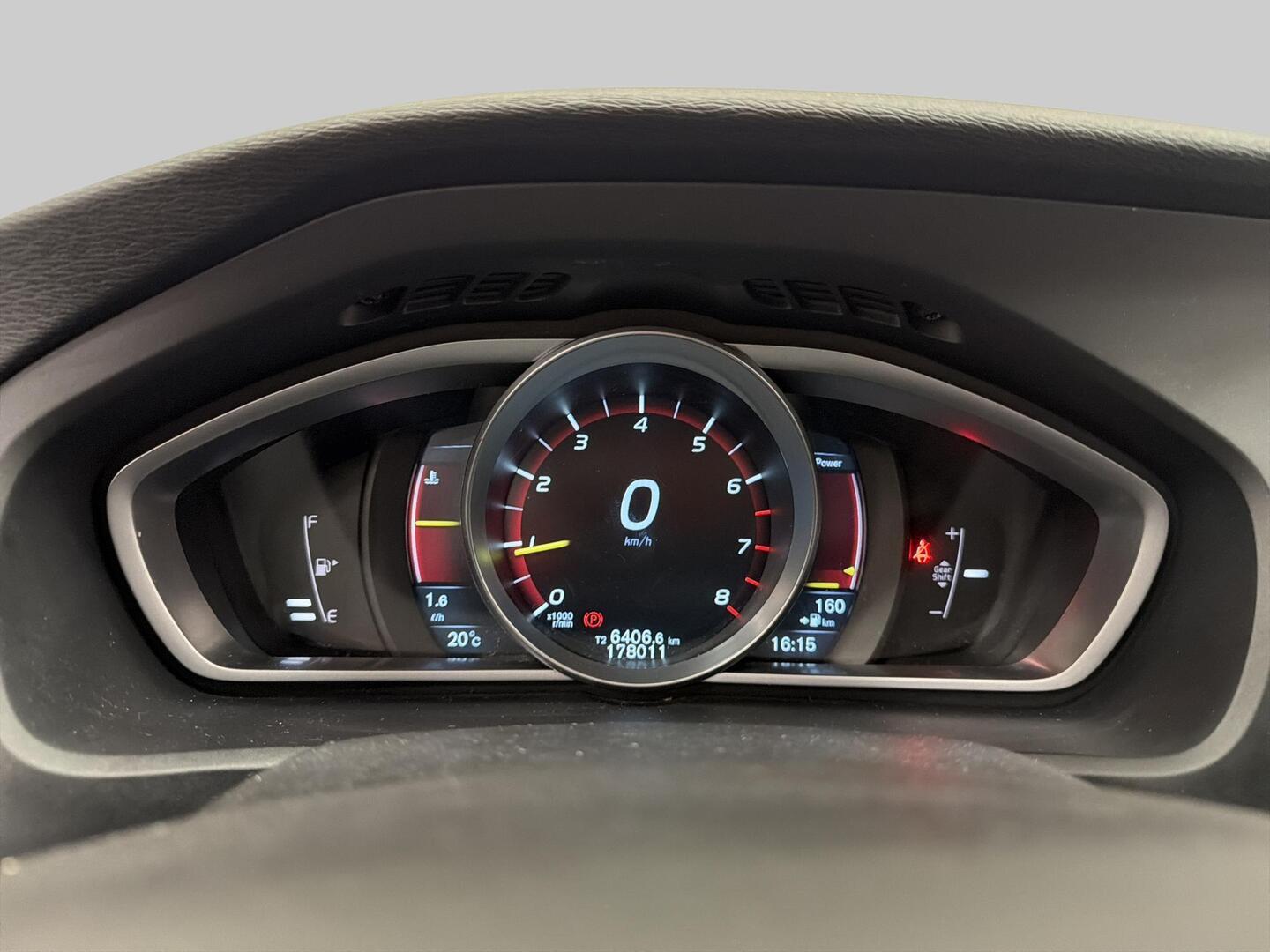 VOLVO V40 2015