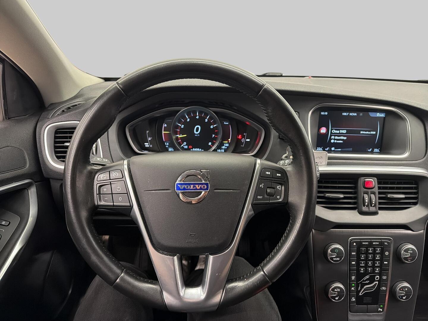 VOLVO V40 2015