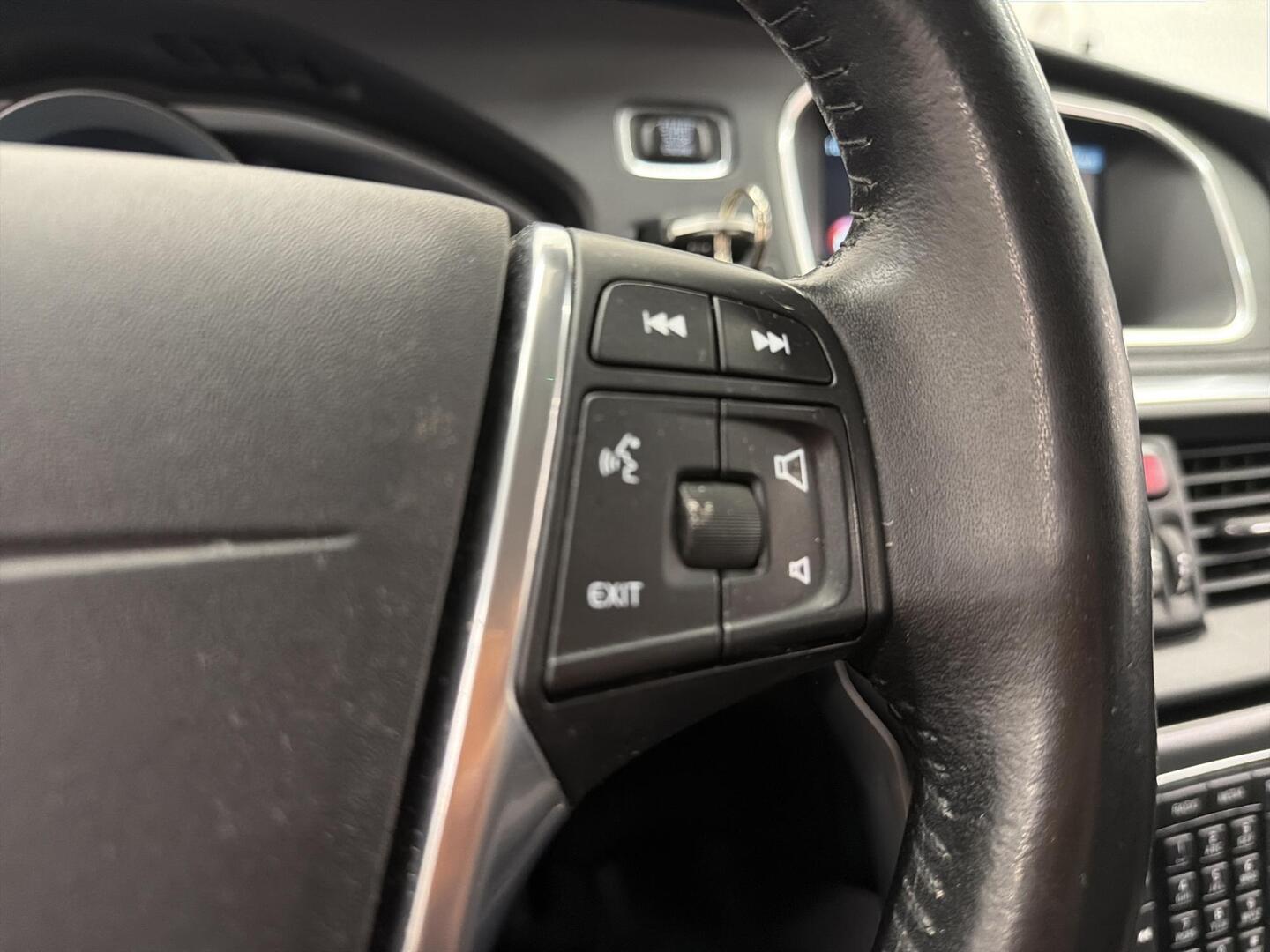 VOLVO V40 2015