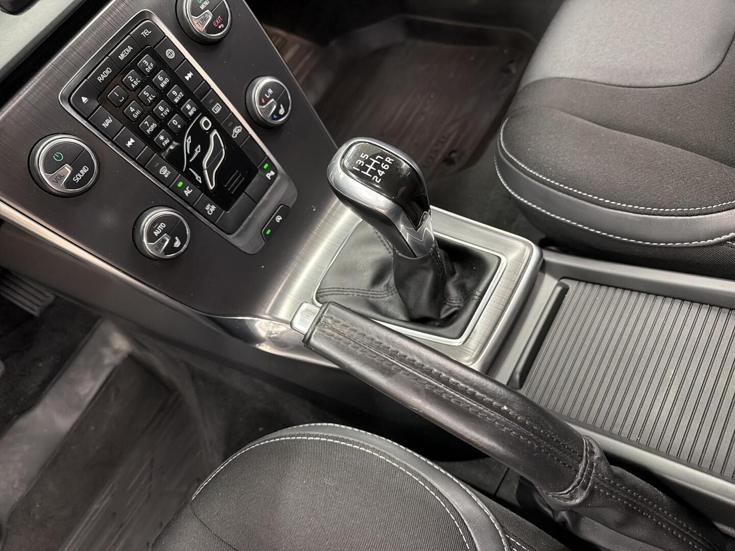 VOLVO V40 2015