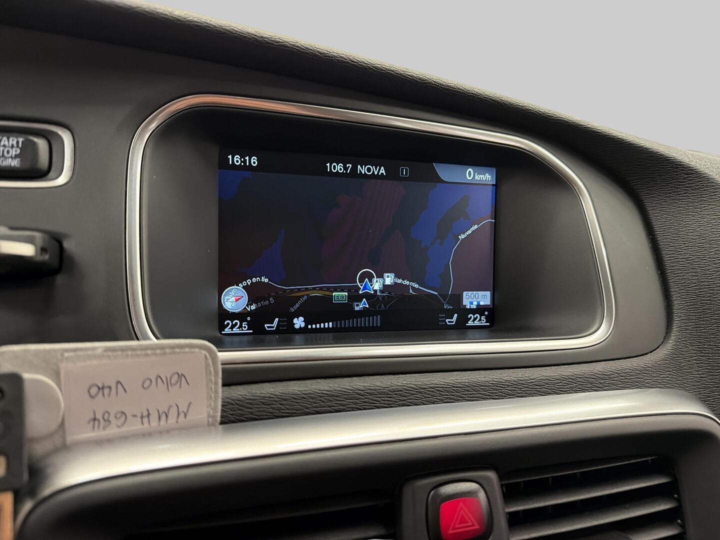 VOLVO V40 2015