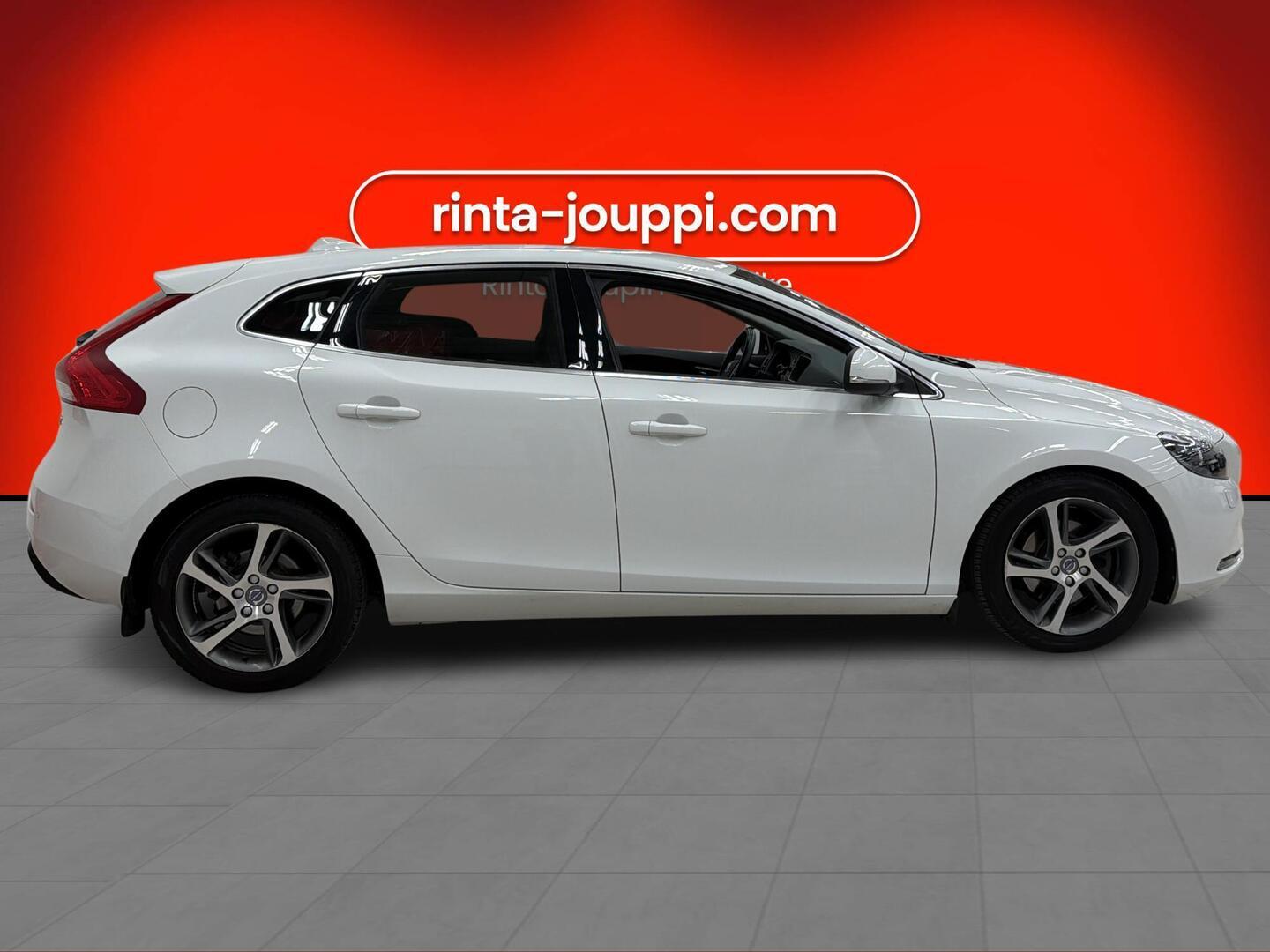 VOLVO V40 2015