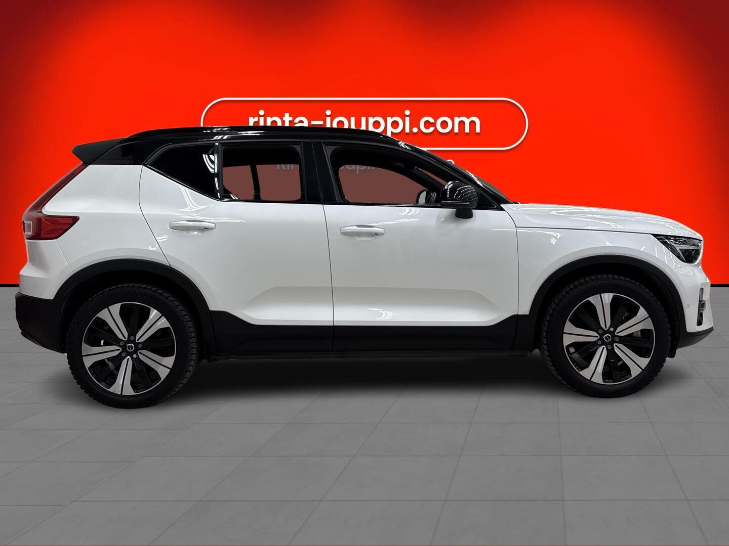 VOLVO XC40 2024