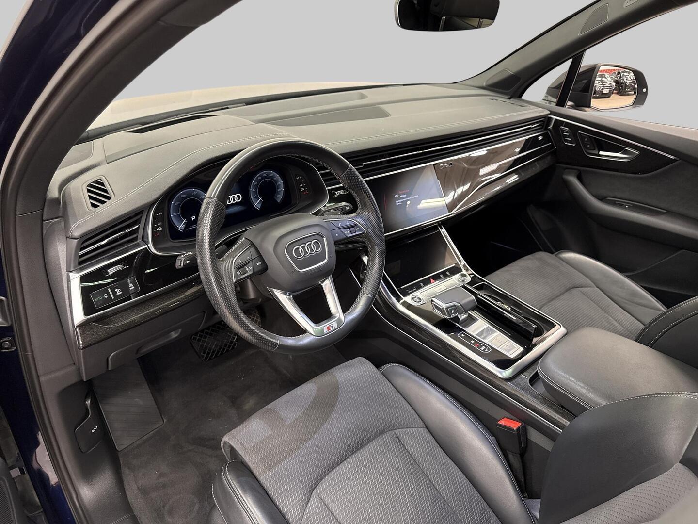 AUDI Q7 2023