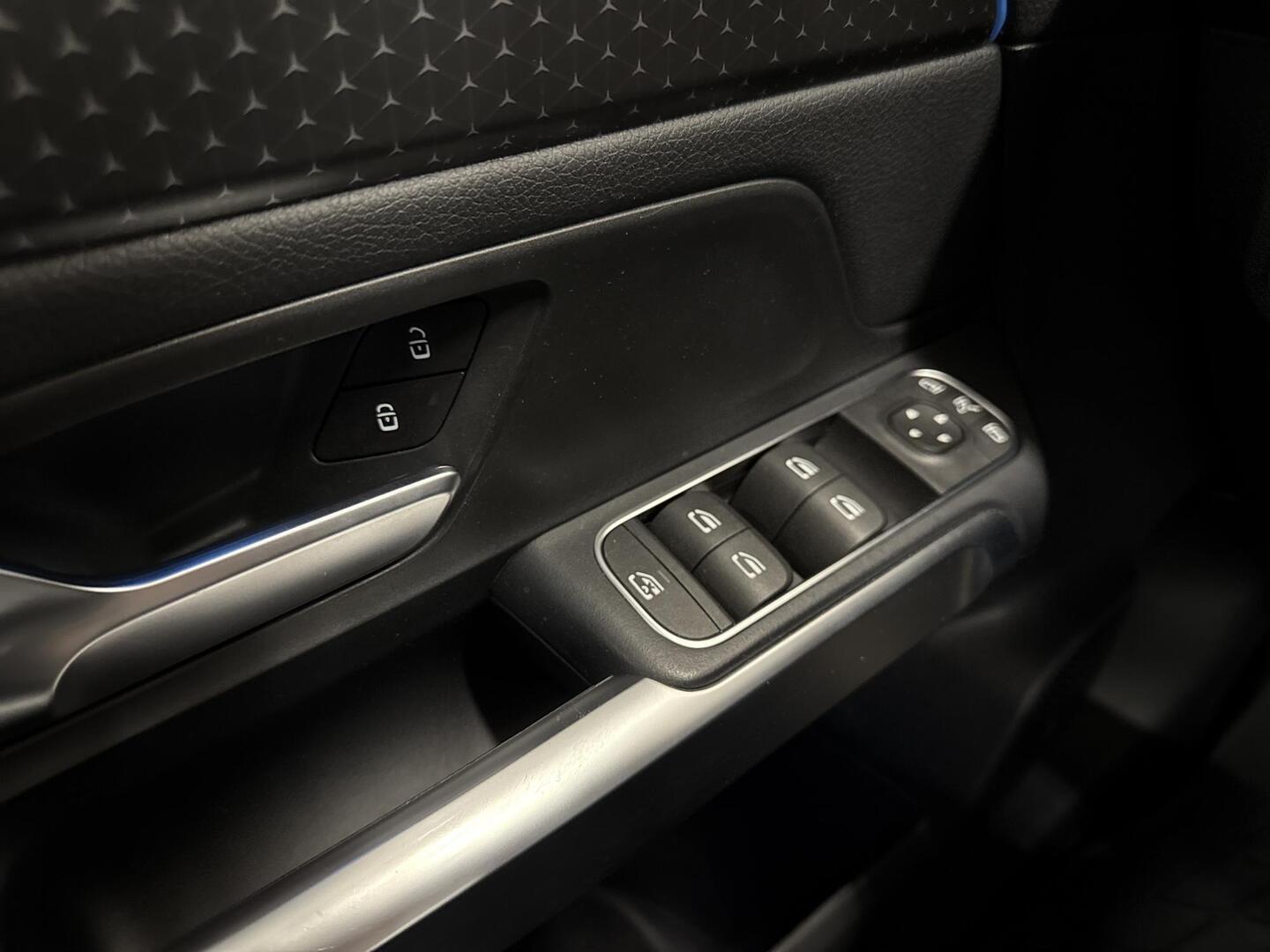 MERCEDES-BENZ EQB 2024