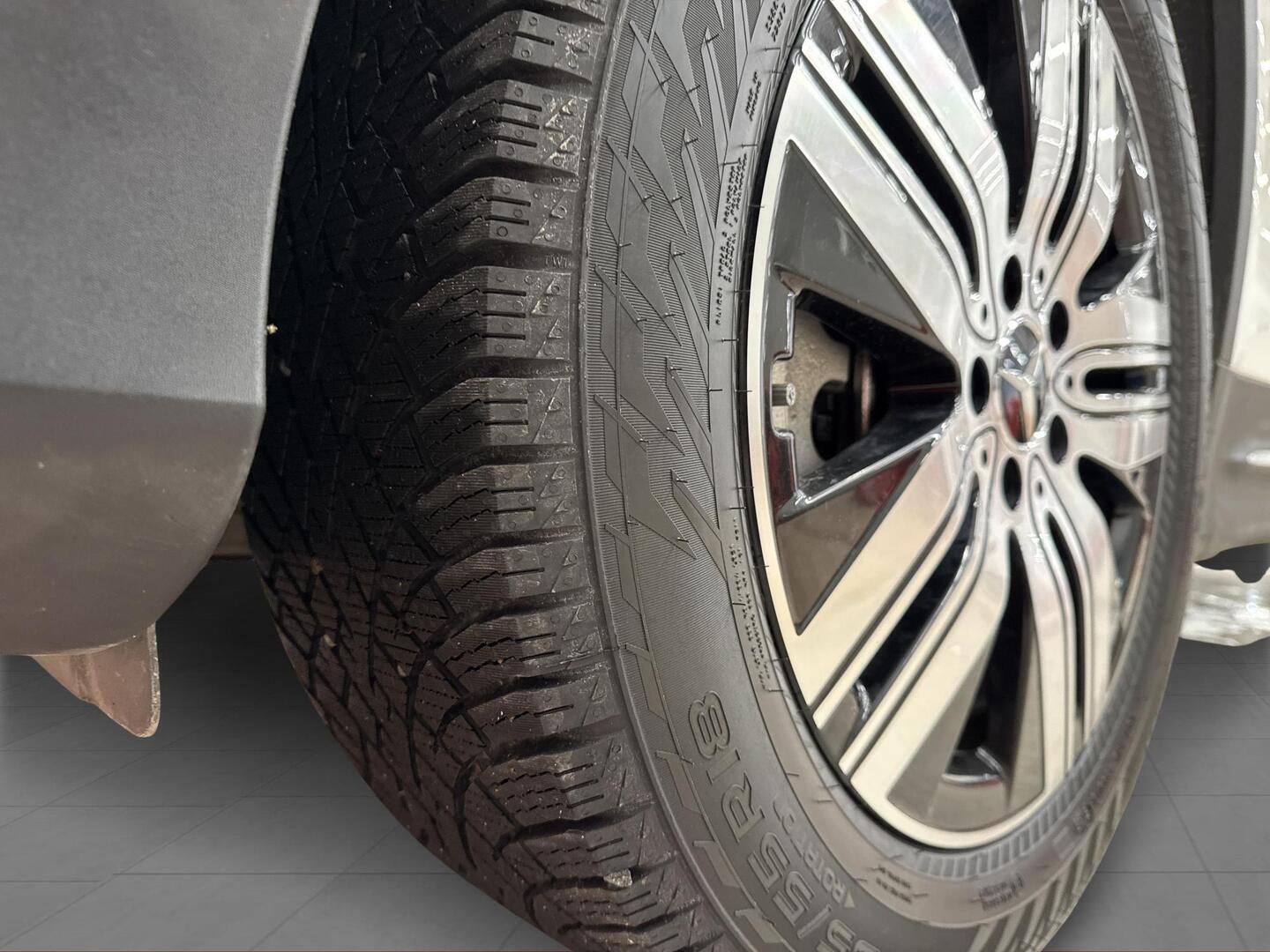 MERCEDES-BENZ EQB 2024