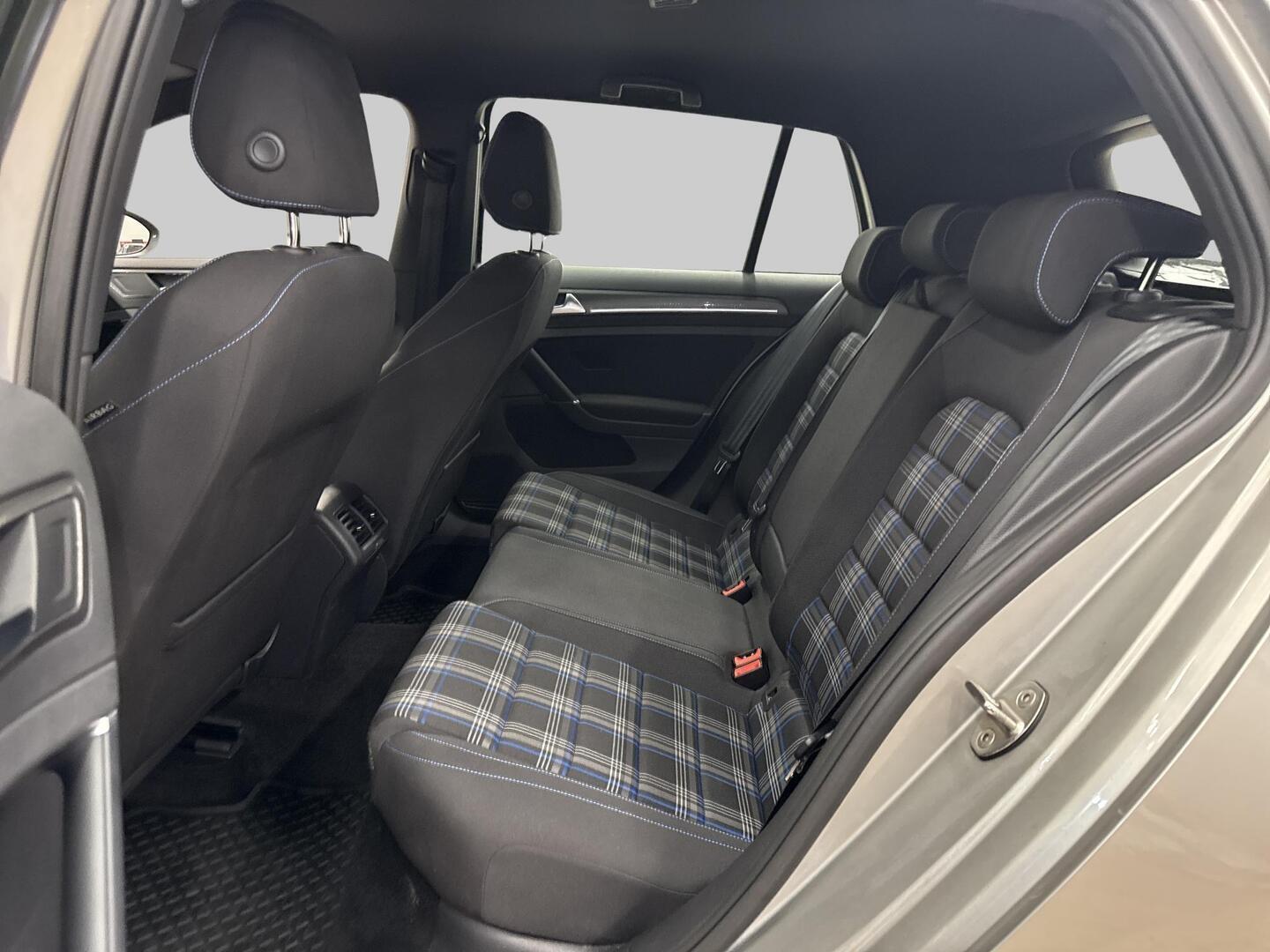 VOLKSWAGEN Golf 2020