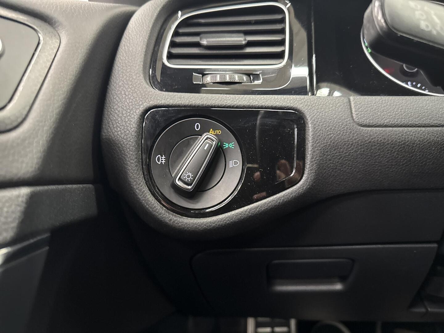 VOLKSWAGEN Golf 2020