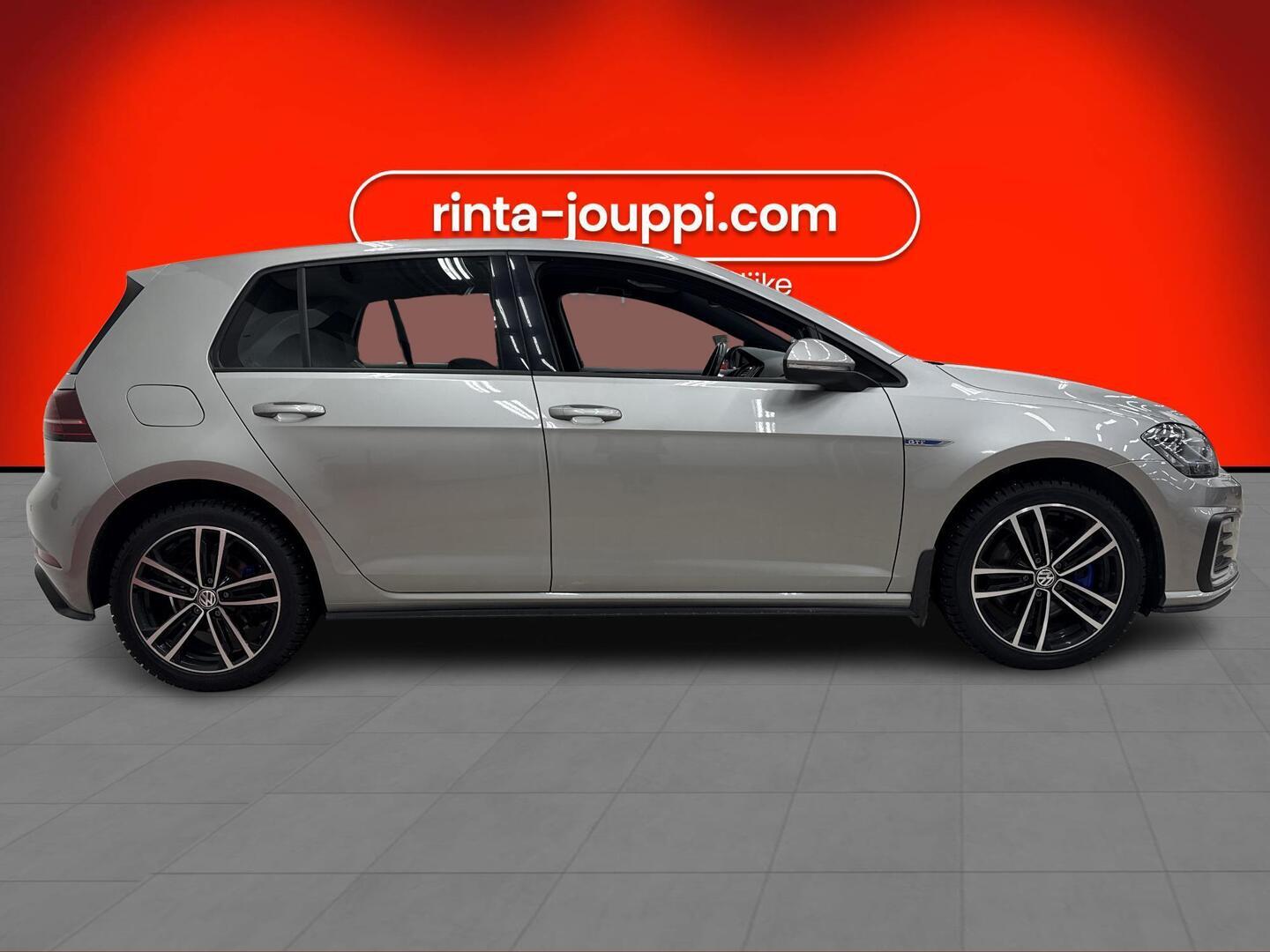 VOLKSWAGEN Golf 2020