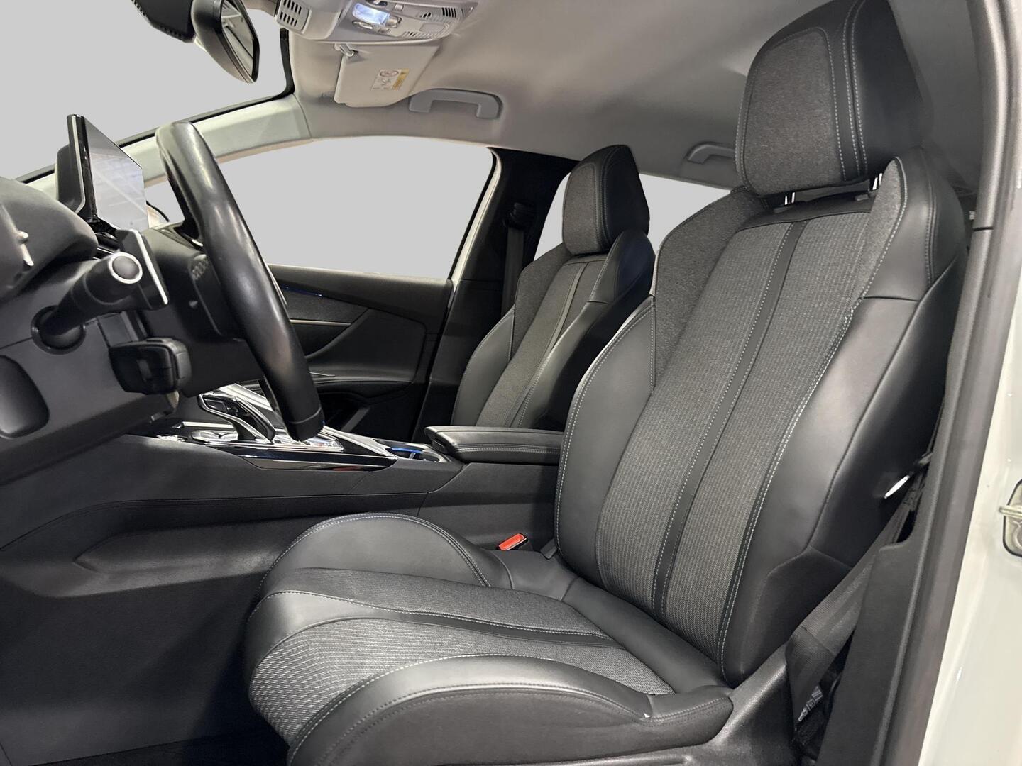 PEUGEOT 5008 2021