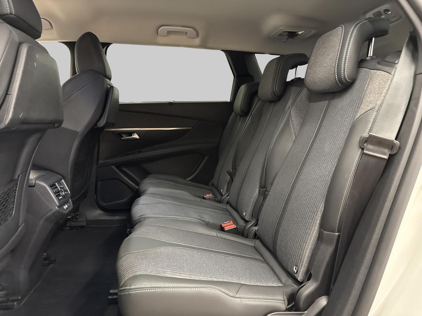 PEUGEOT 5008 2021