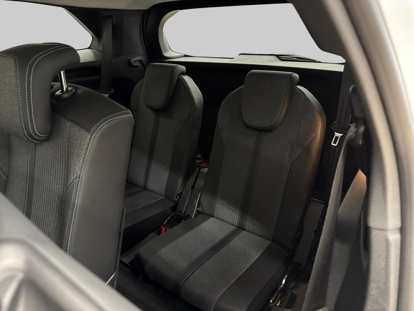 PEUGEOT 5008 2021