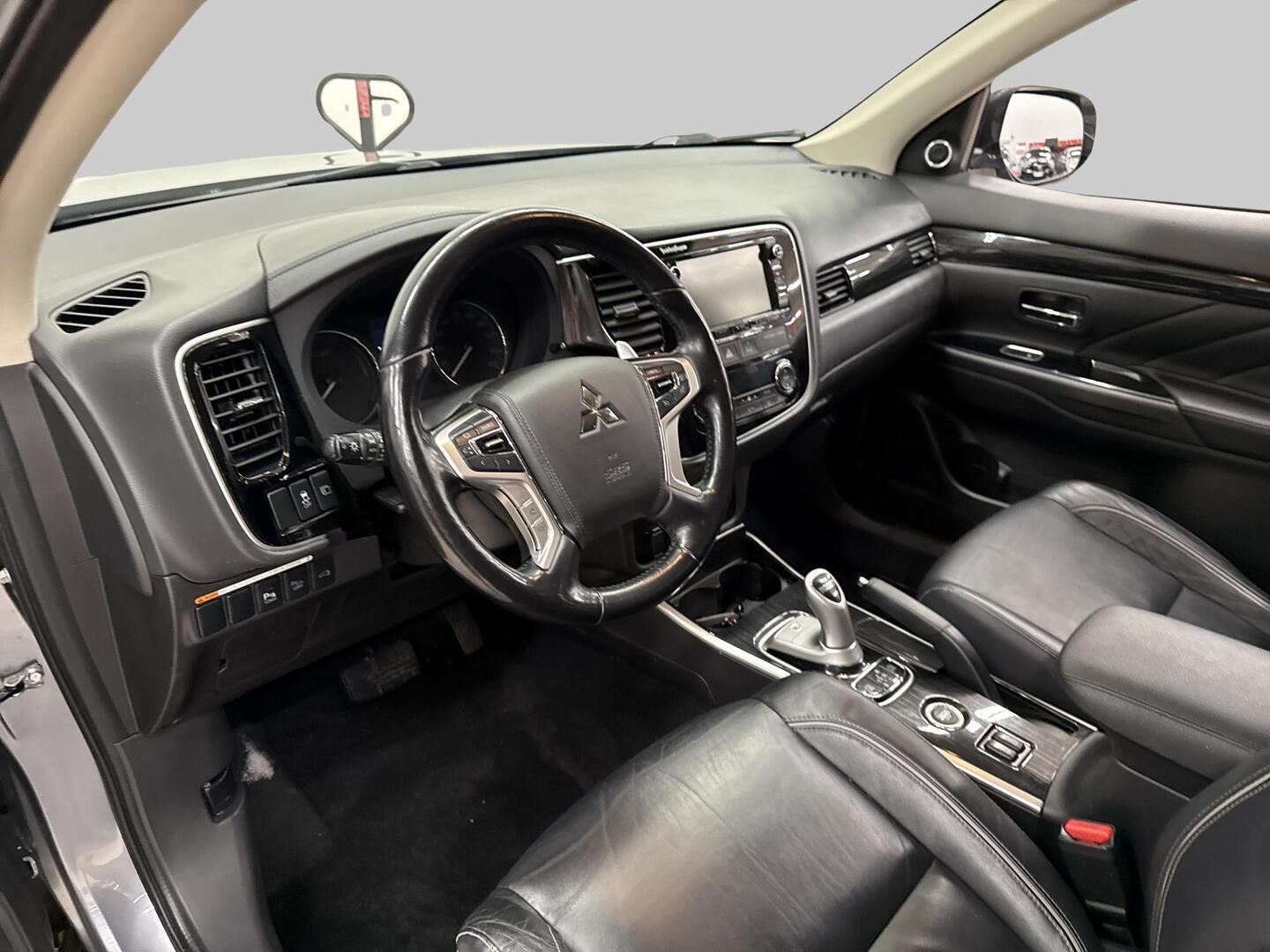 MITSUBISHI Outlander PHEV 2015