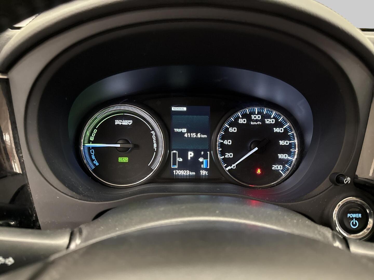 MITSUBISHI Outlander PHEV 2015