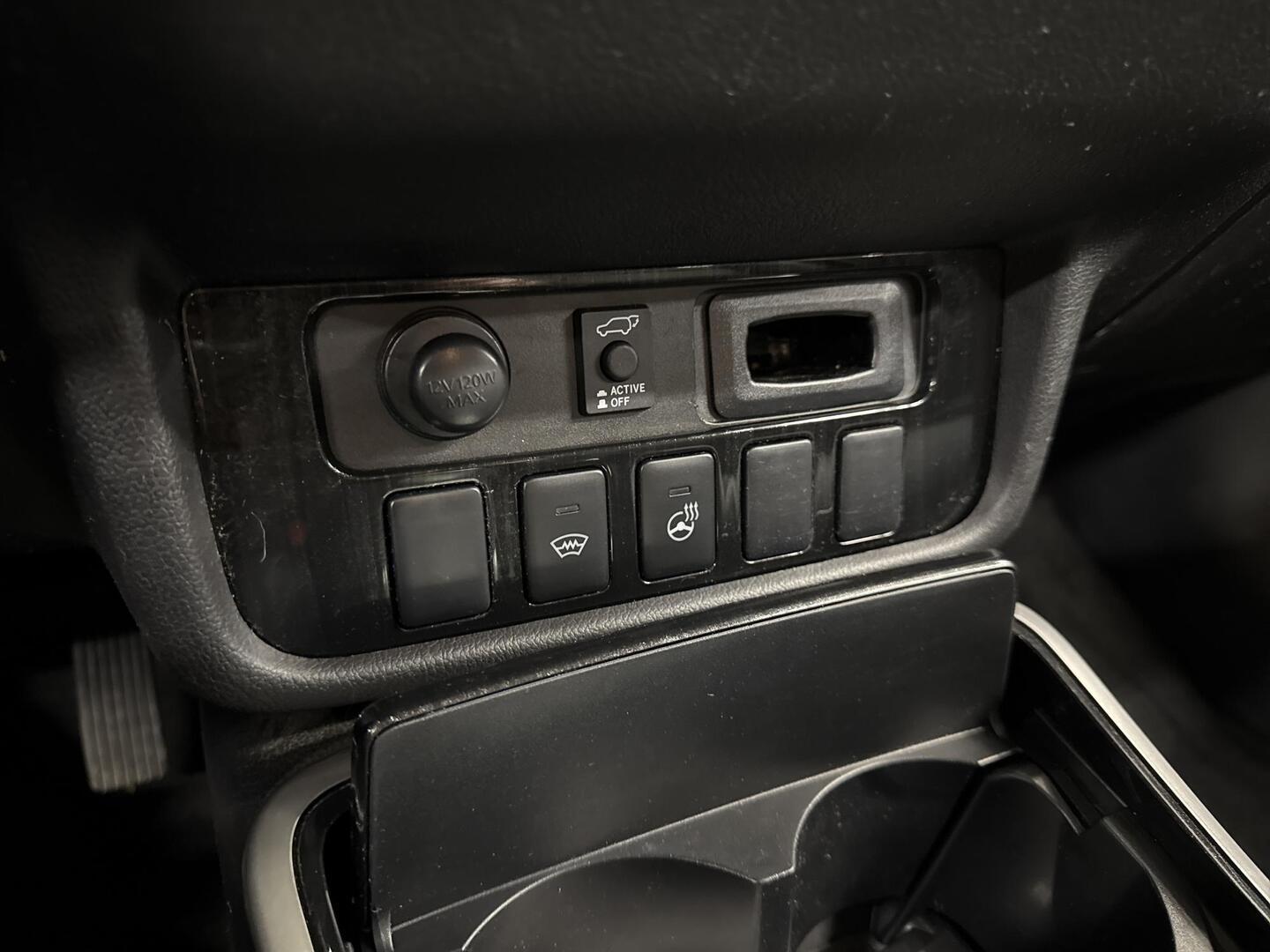 MITSUBISHI Outlander PHEV 2015