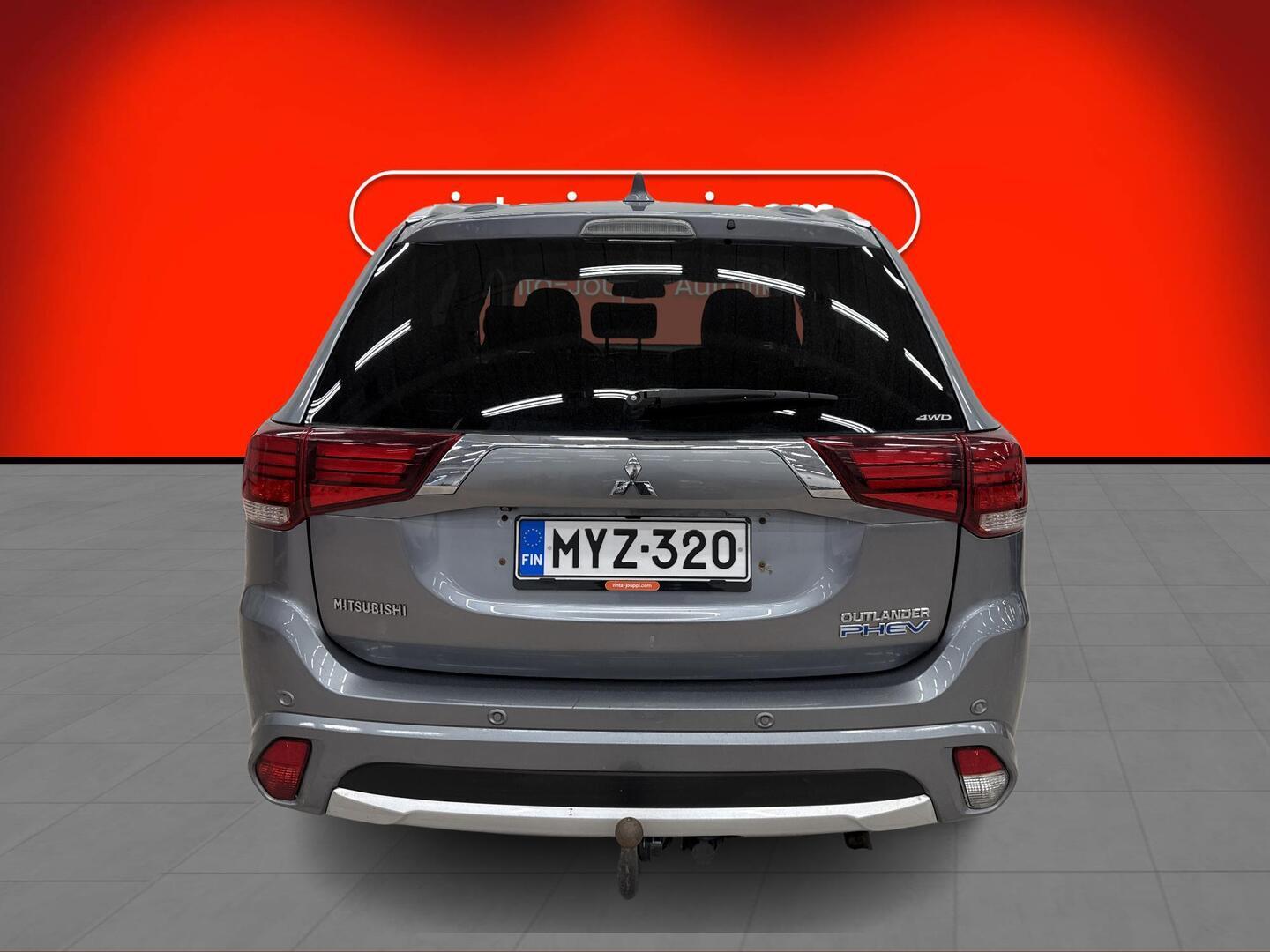 MITSUBISHI Outlander PHEV 2015