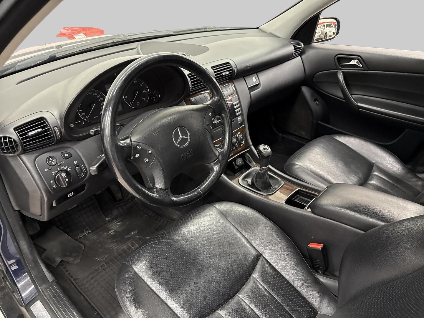 MERCEDES-BENZ C 2004