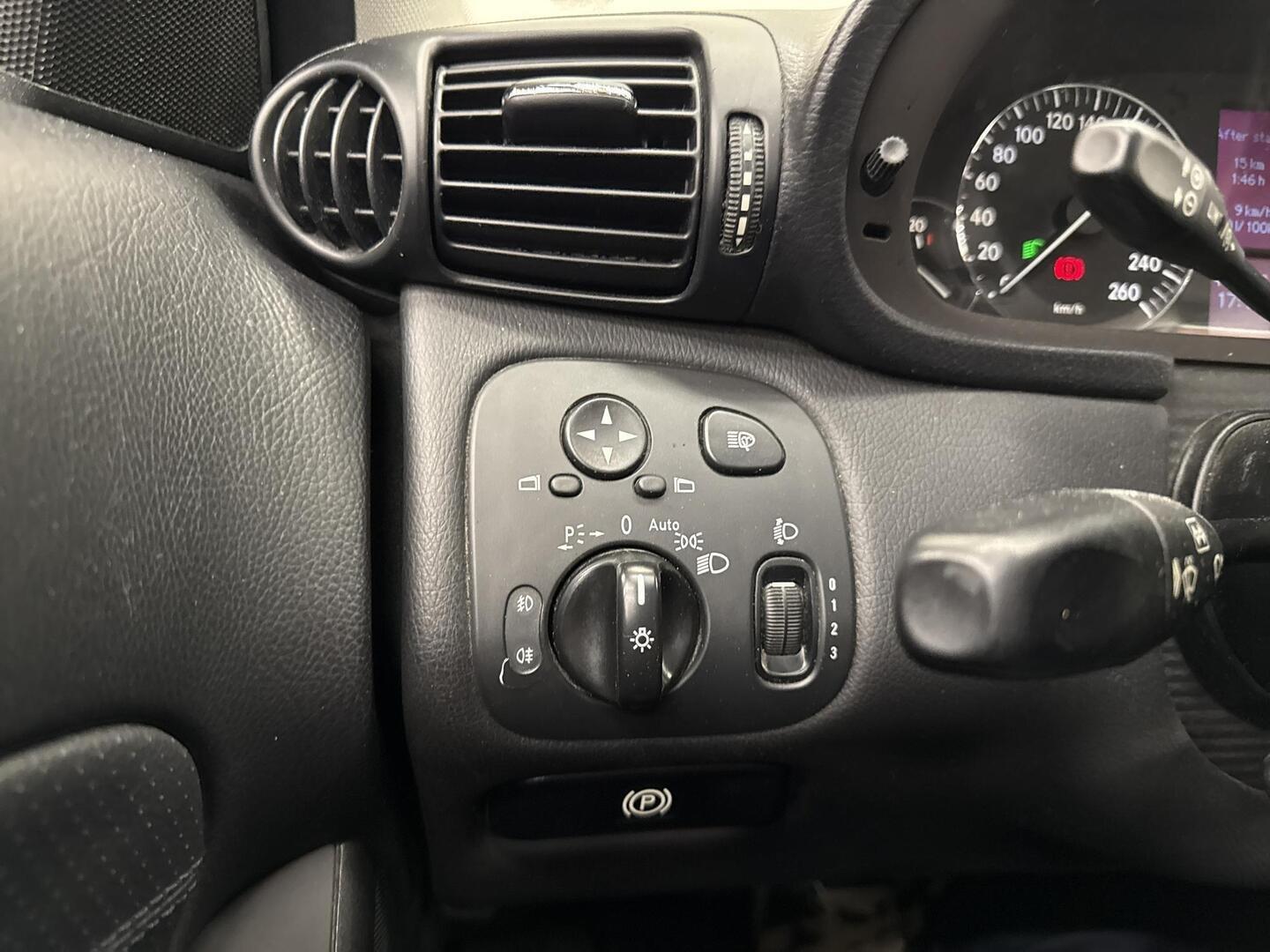 MERCEDES-BENZ C 2004