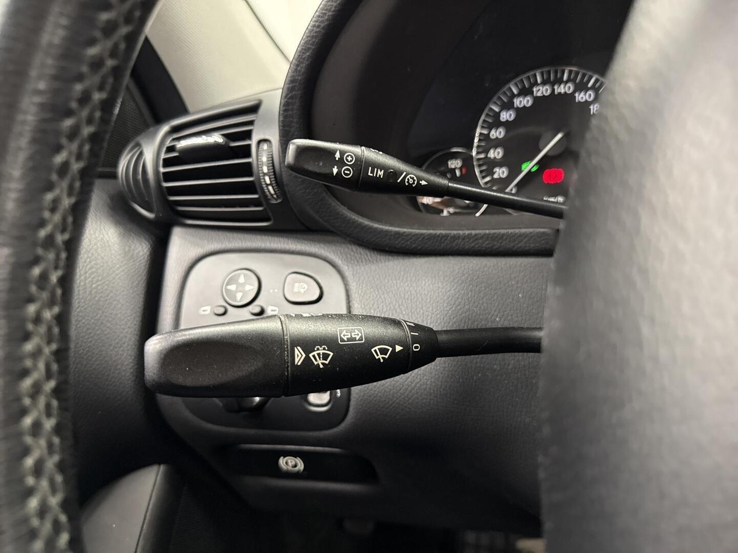 MERCEDES-BENZ C 2004
