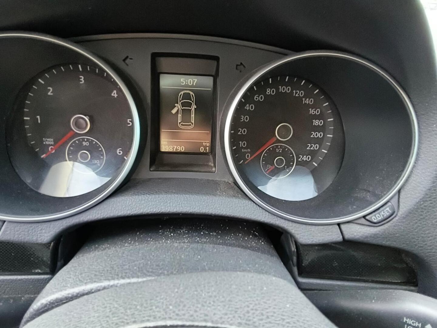 VOLKSWAGEN Golf 2010