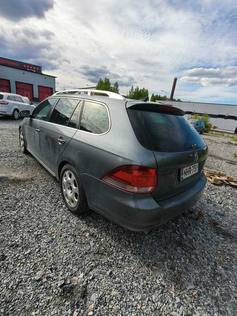 VOLKSWAGEN Golf 2010