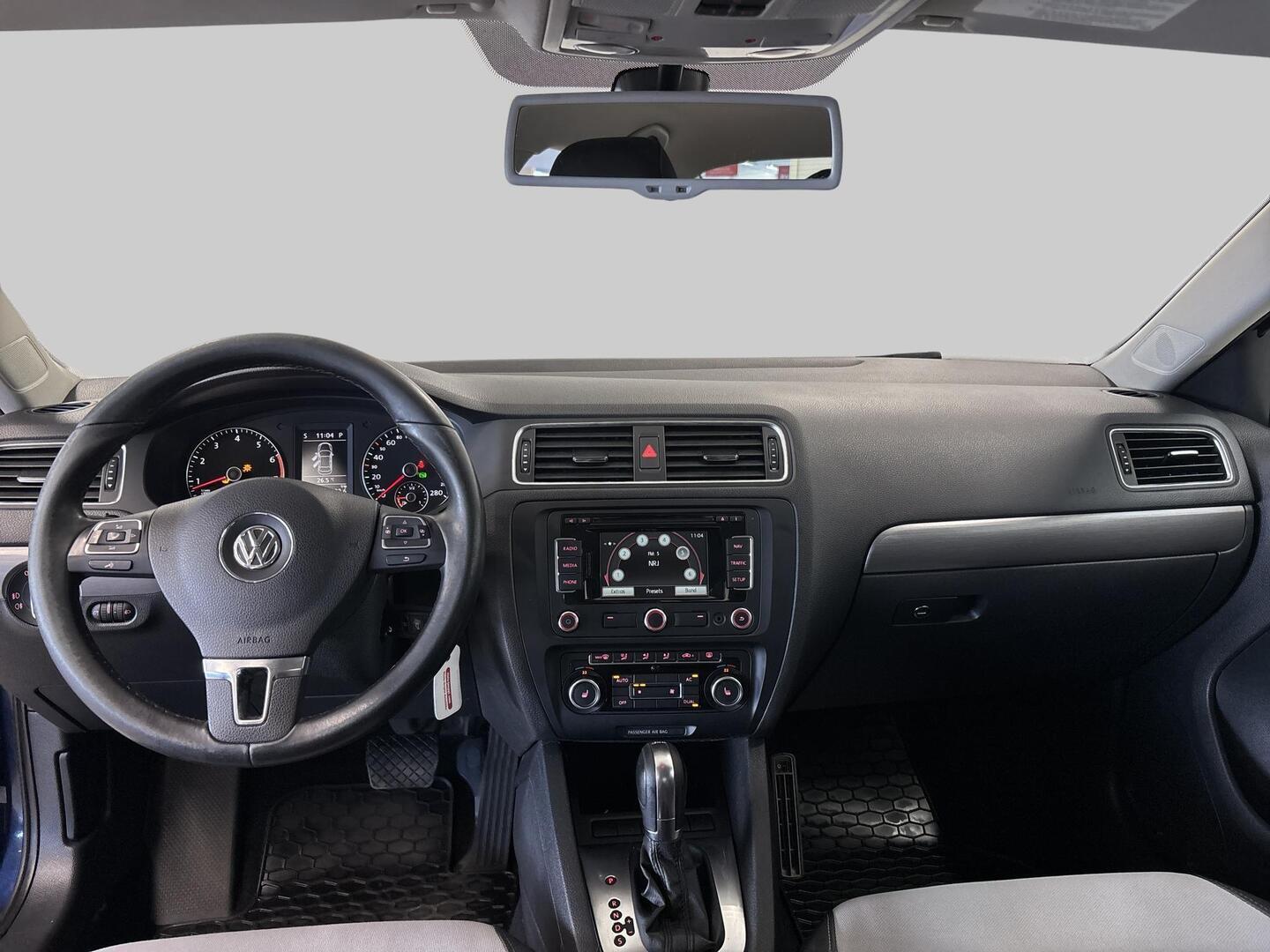 VOLKSWAGEN Jetta 2012