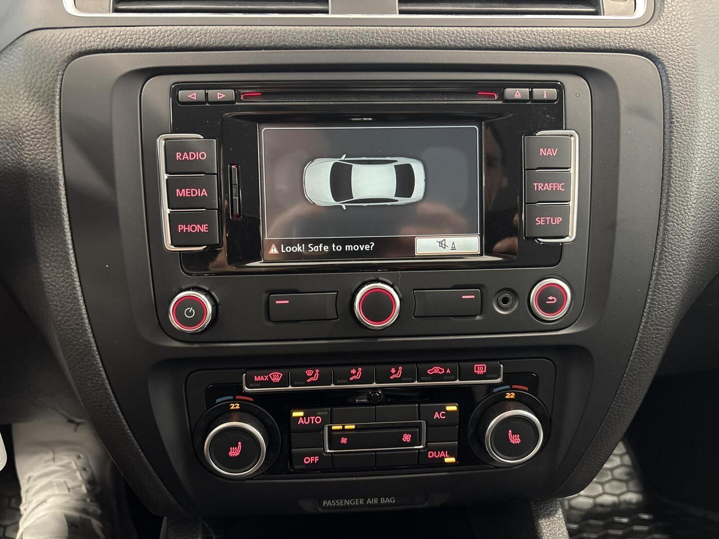 VOLKSWAGEN Jetta 2012