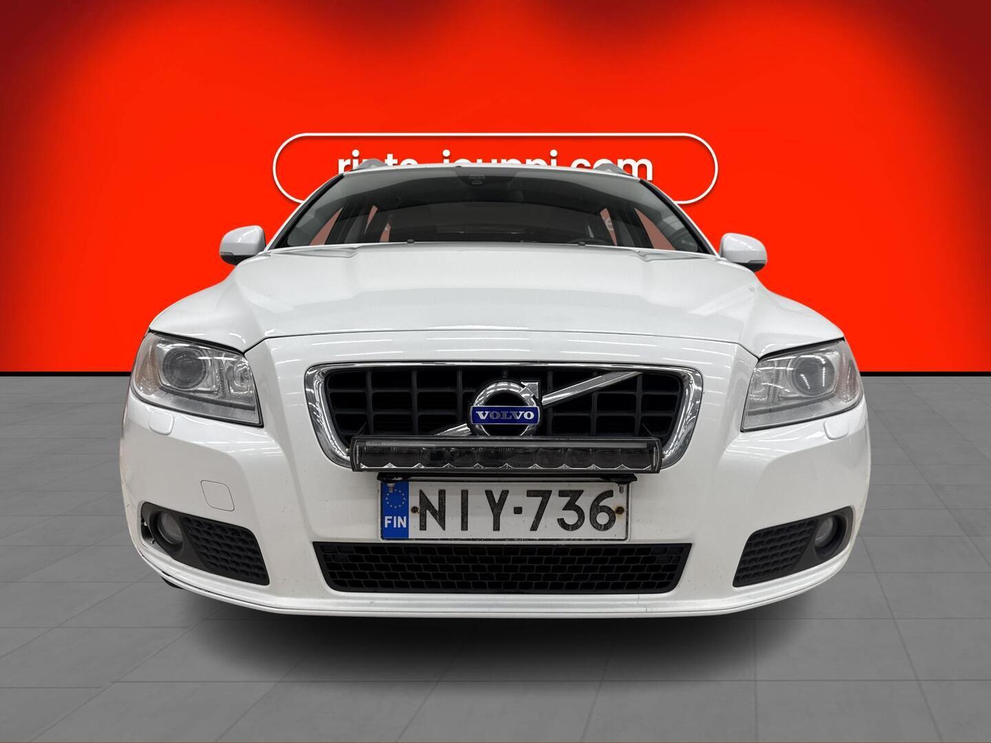 VOLVO V70 2013