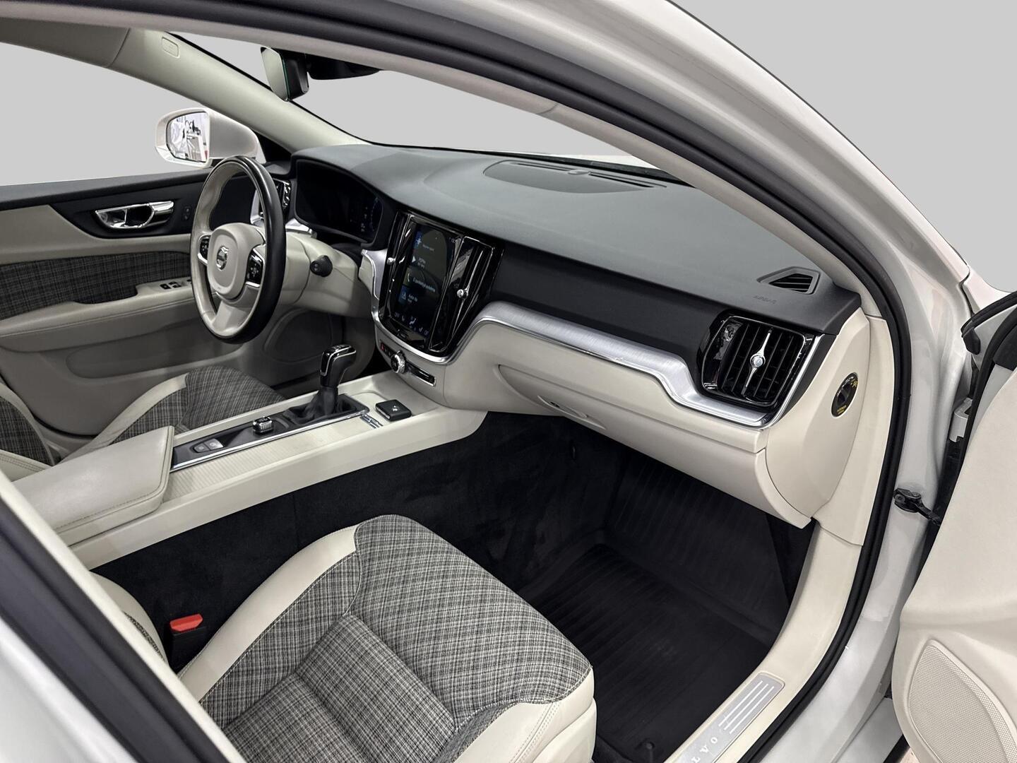 VOLVO V60 2018