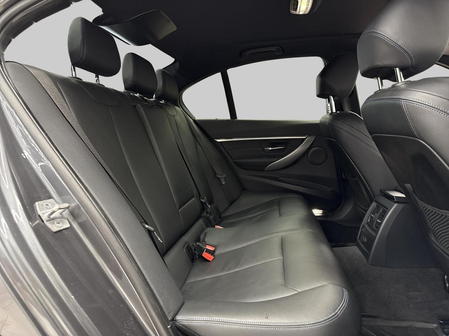 BMW 330 2018
