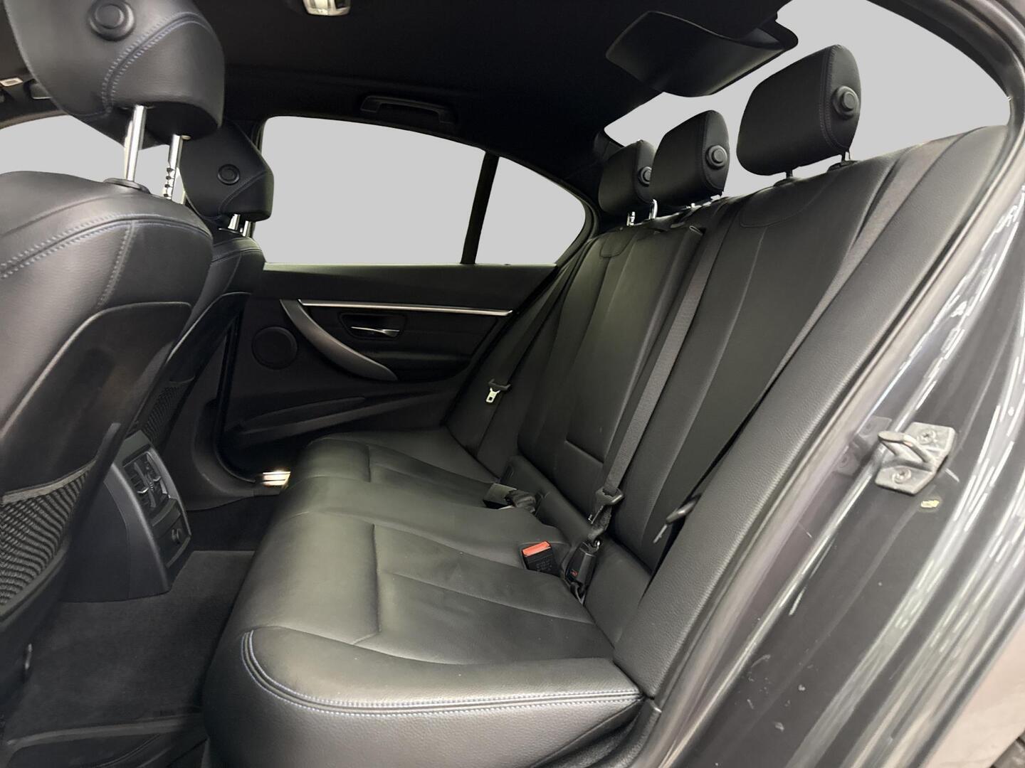 BMW 330 2018