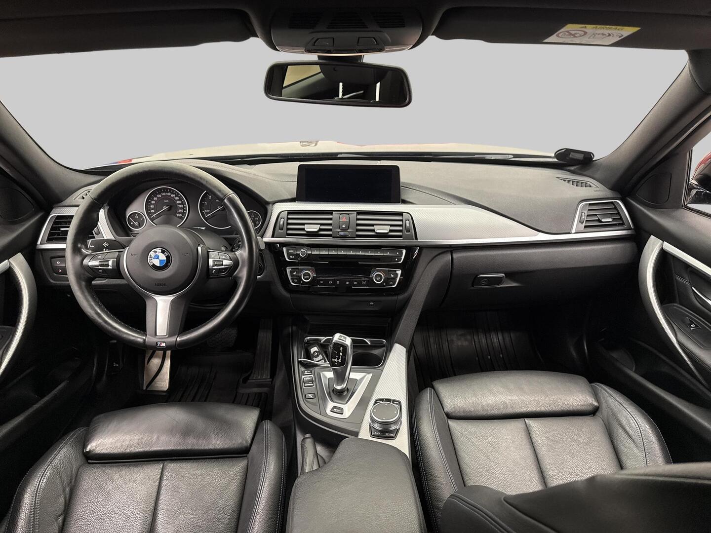 BMW 330 2018