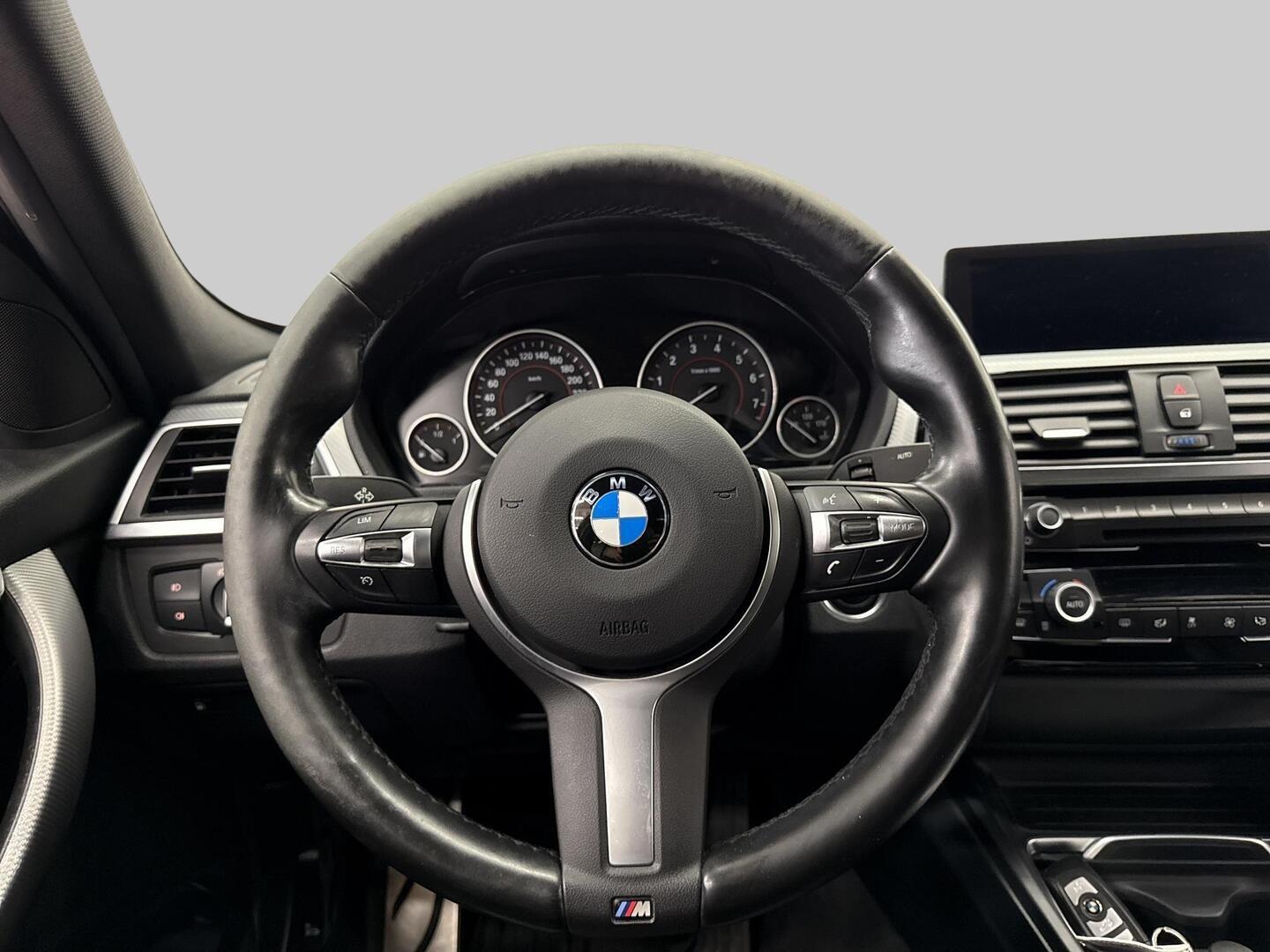 BMW 330 2018