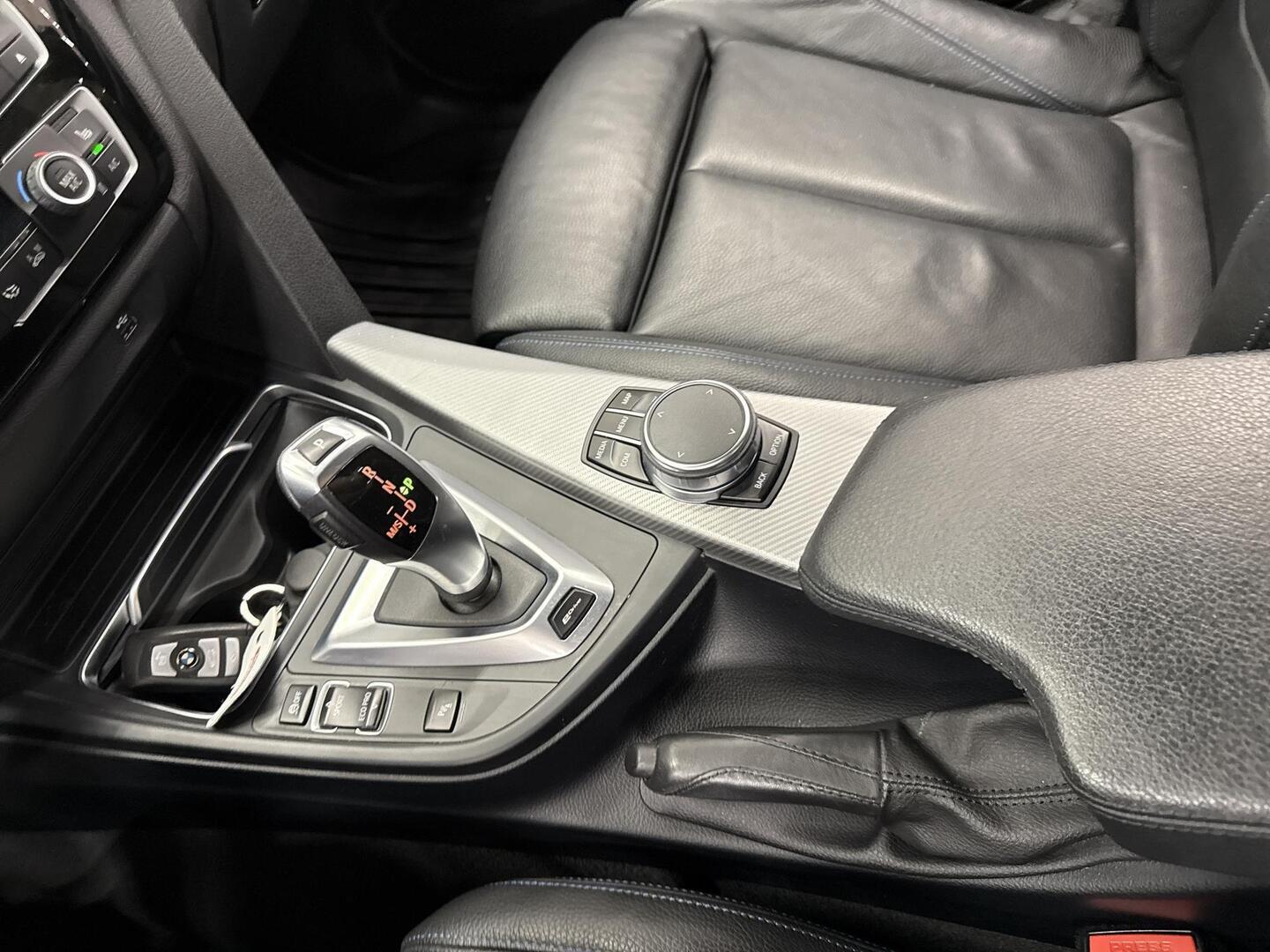 BMW 330 2018
