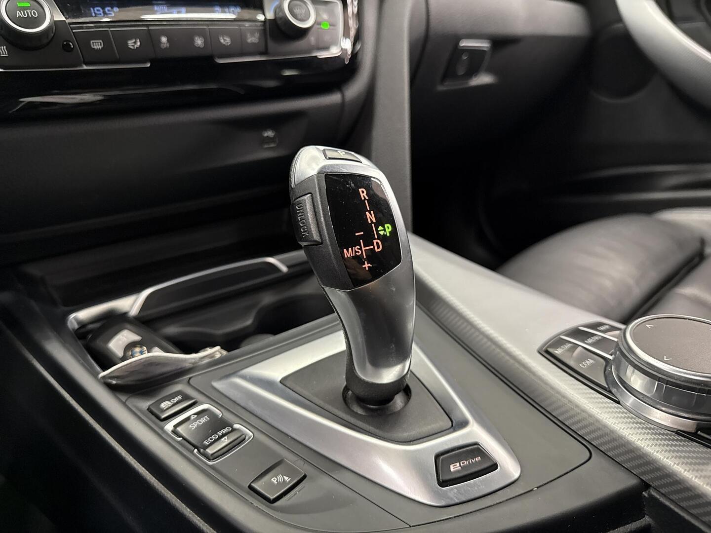 BMW 330 2018