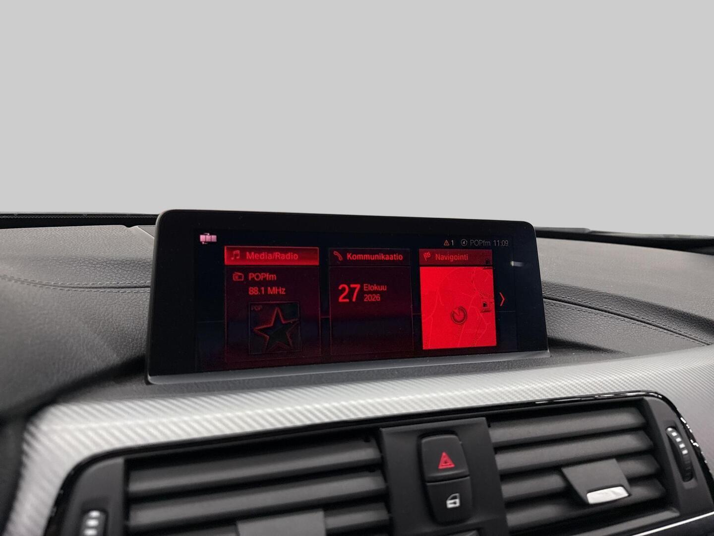 BMW 330 2018