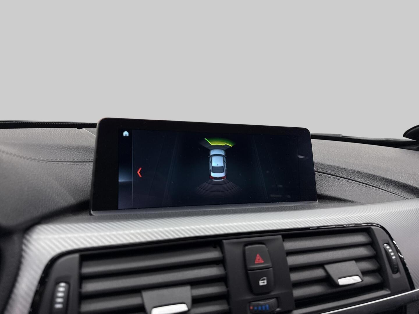 BMW 330 2018