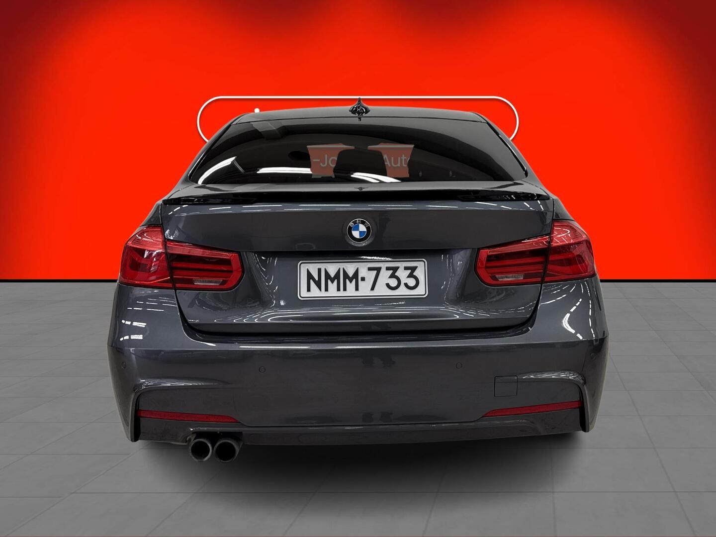 BMW 330 2018
