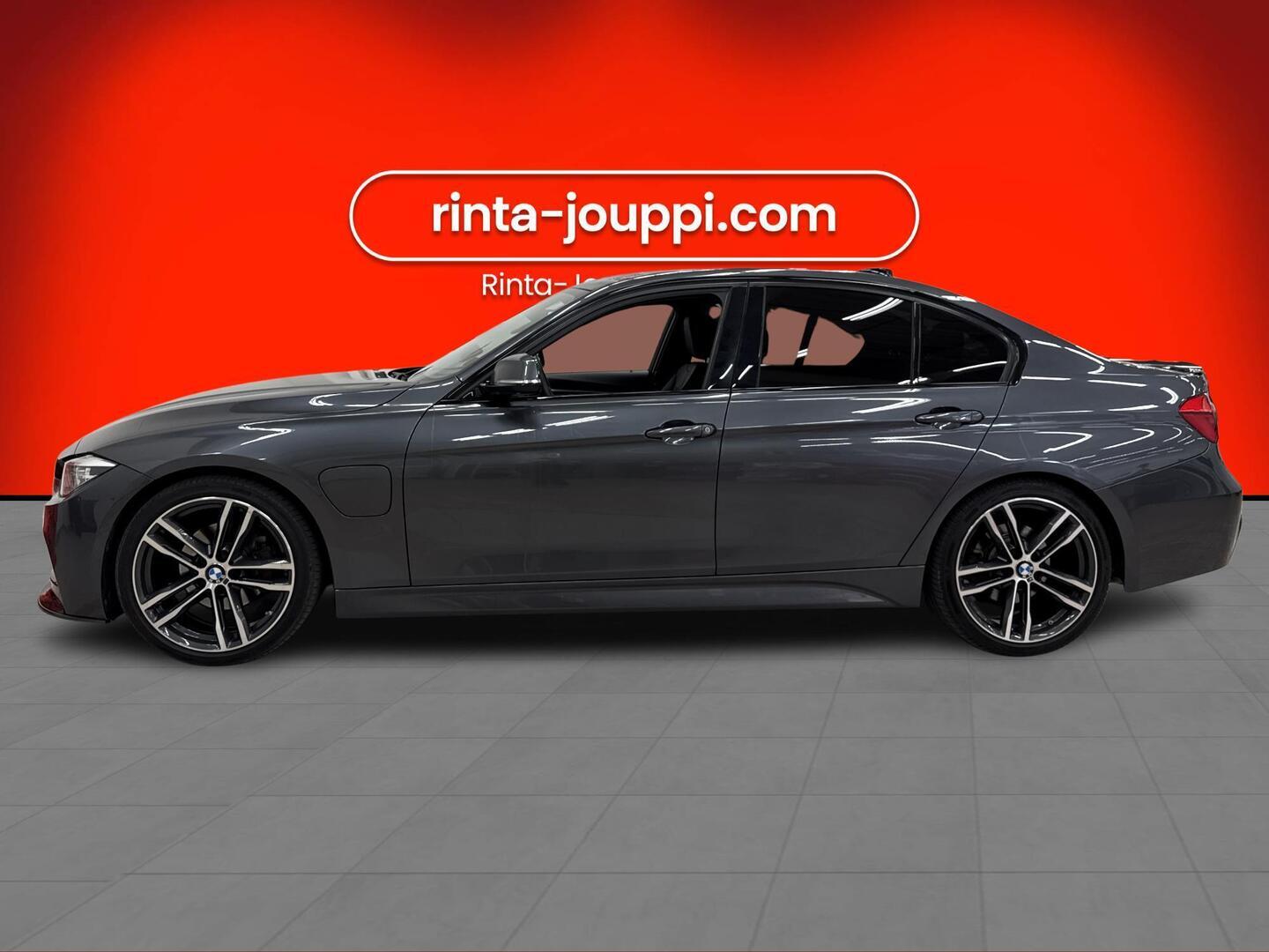 BMW 330 2018