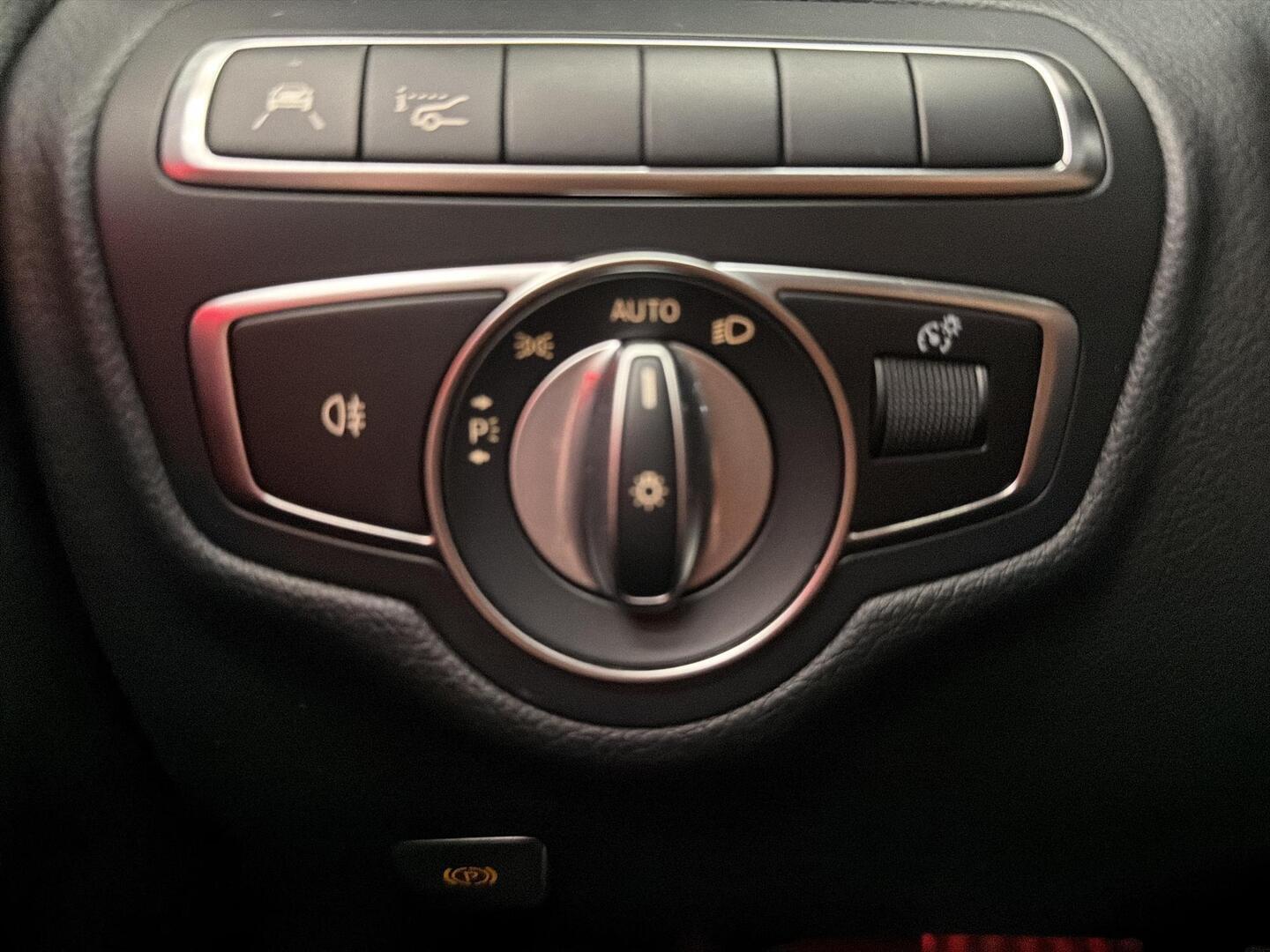 MERCEDES-BENZ C 2020