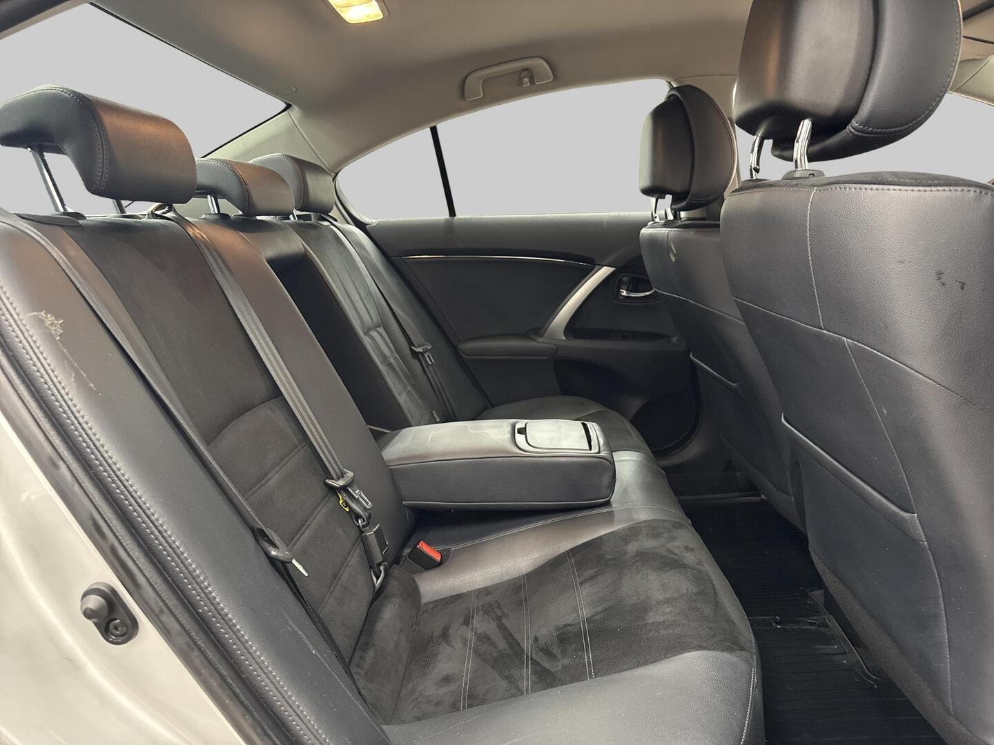 TOYOTA Avensis 2013