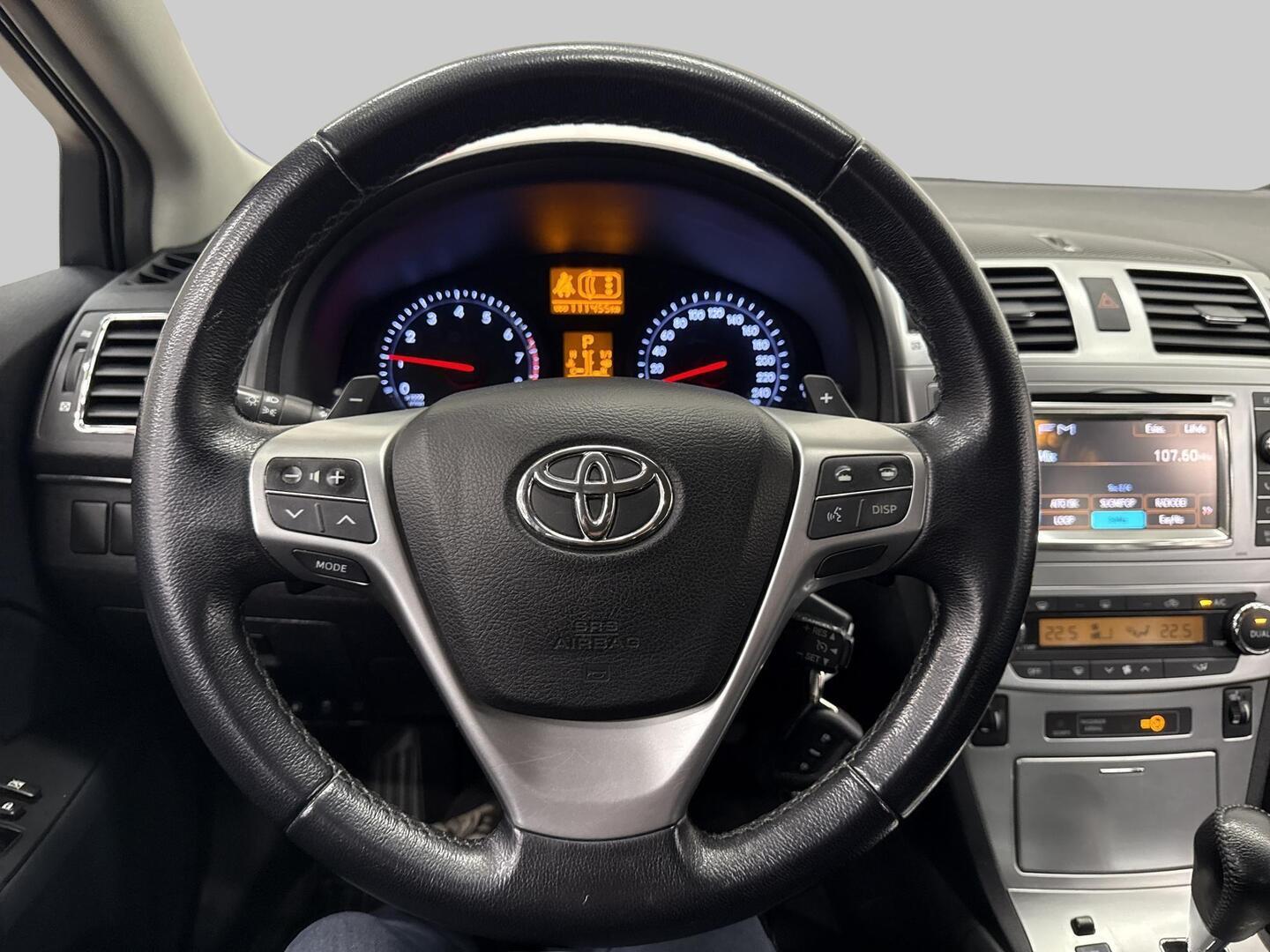 TOYOTA Avensis 2013