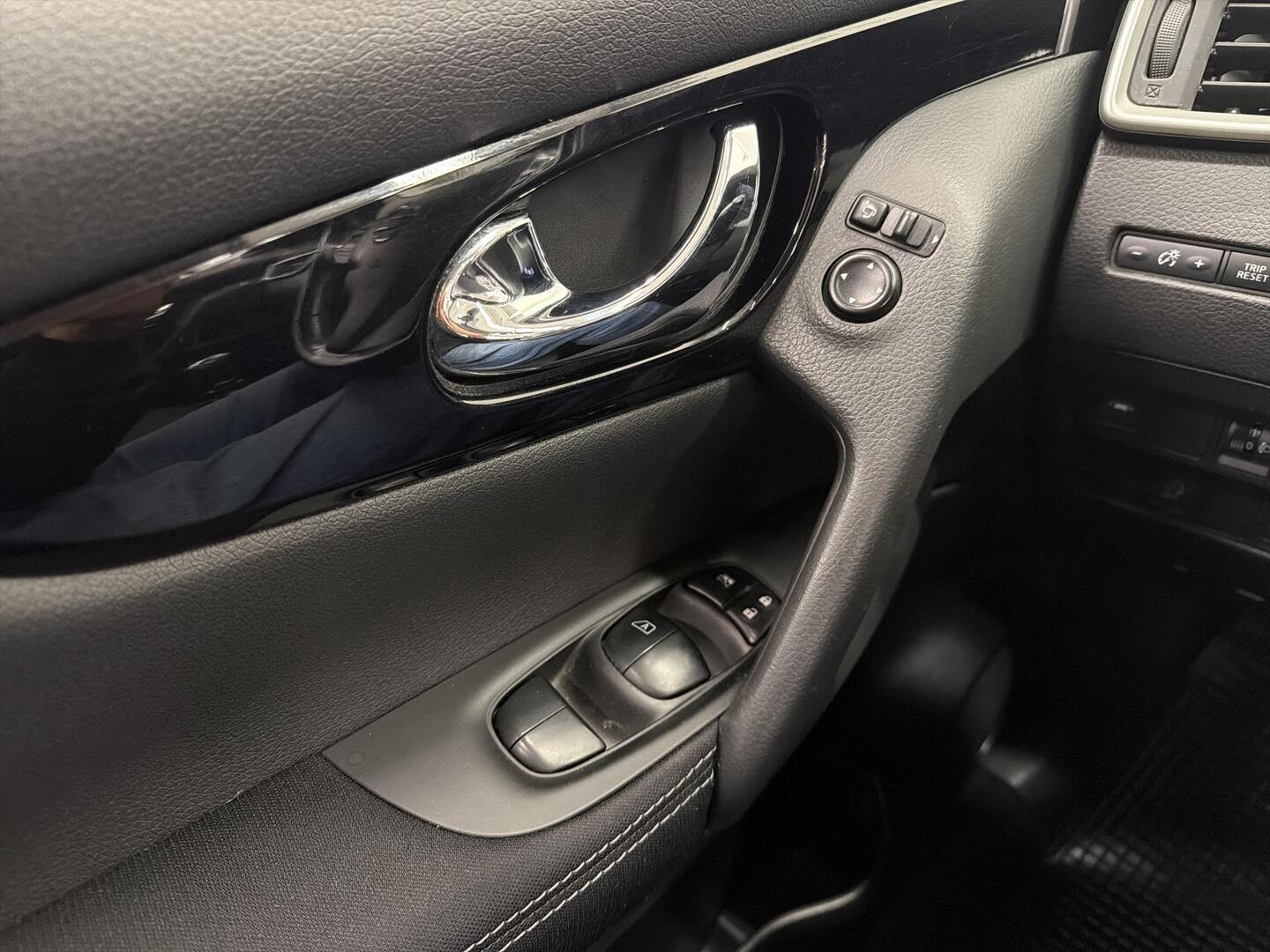NISSAN Qashqai 2017